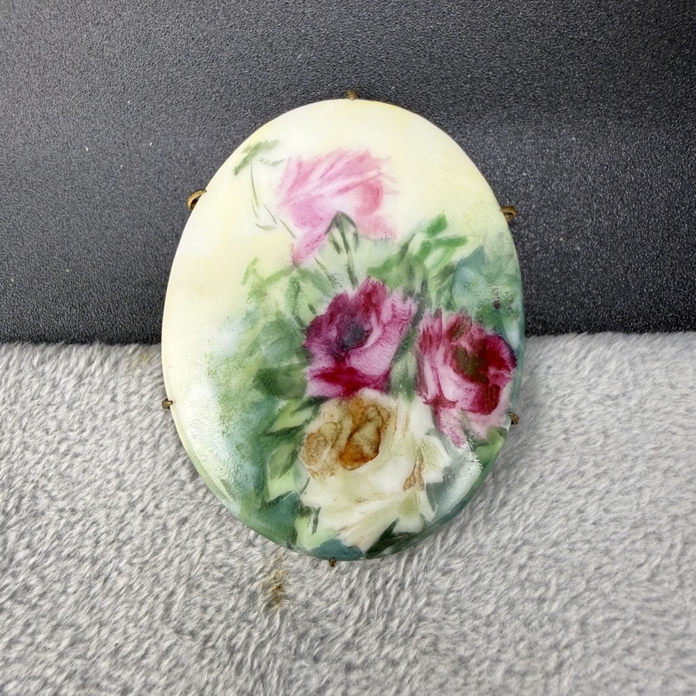 Vintage Brooch Hand Painted Floral Porcelain Gold‎ Tone